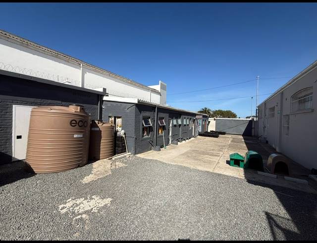 3,200M² WAREHOUSE FOR SALE IN EAST LONDON CENTRAL